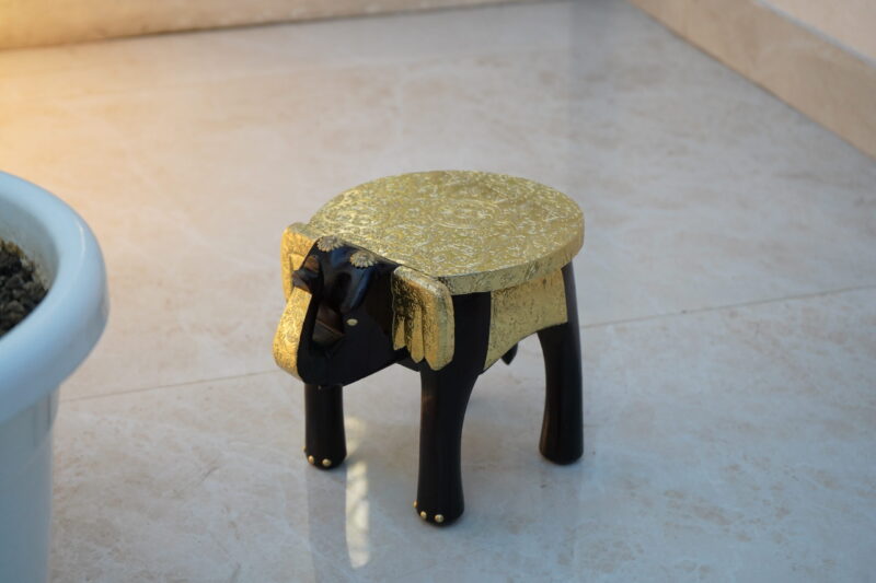 WOODEN ELE BRASS FTG TABLE 8"